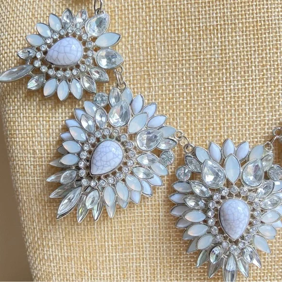 Chunky silvertone statement necklace with clear and gray rhinestone segments - Picture 3 of 9